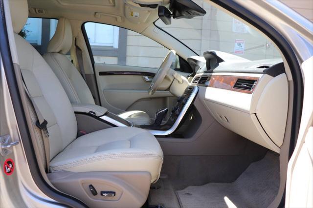 used 2015 Volvo XC70 car, priced at $14,895