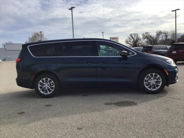 new 2025 Chrysler Pacifica car, priced at $46,269