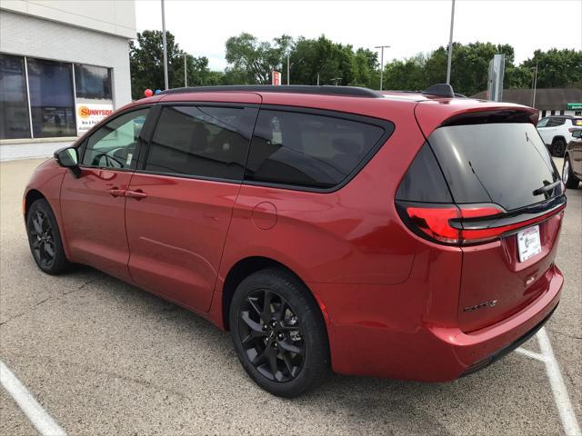 new 2024 Chrysler Pacifica car, priced at $56,369