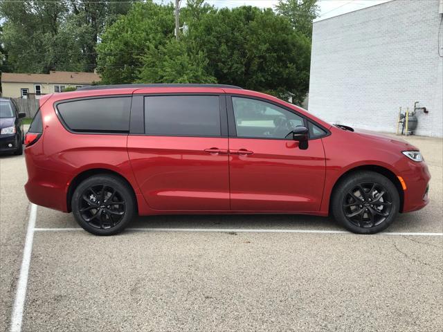 new 2024 Chrysler Pacifica car, priced at $56,369