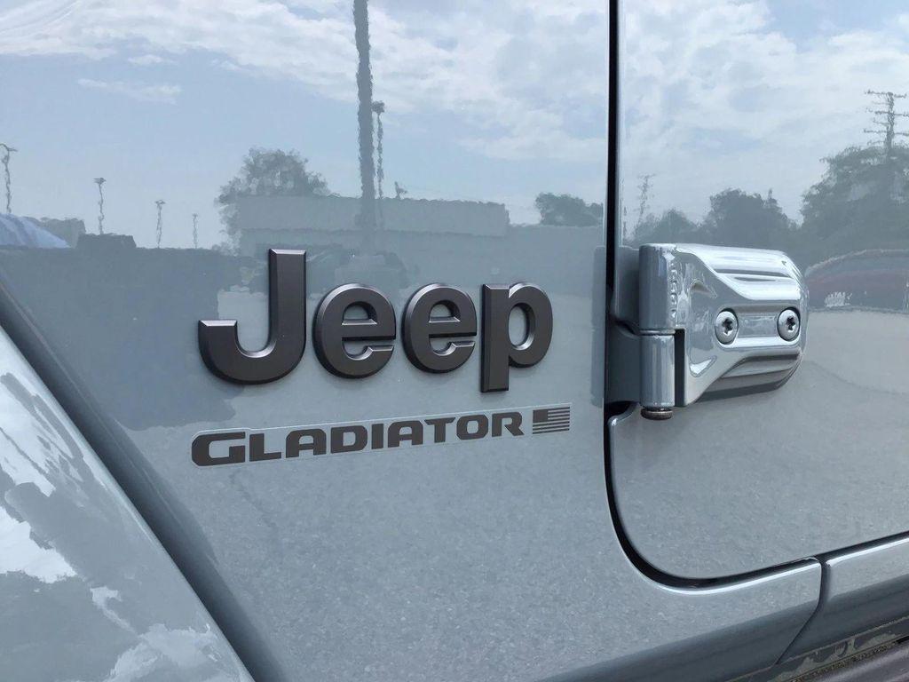 new 2025 Jeep Gladiator car, priced at $49,980