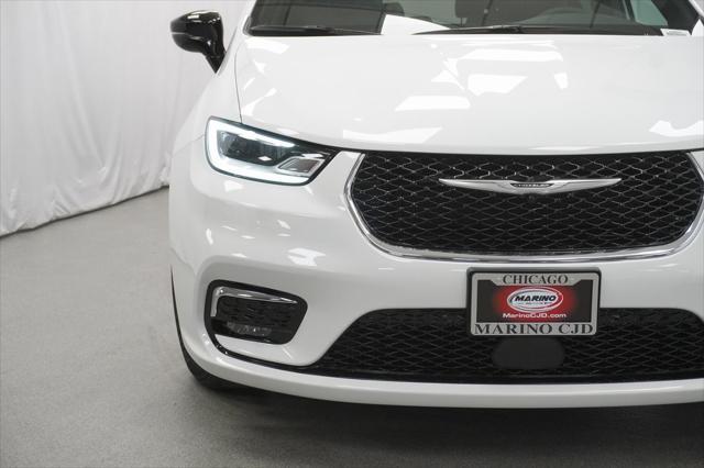 new 2025 Chrysler Pacifica car, priced at $41,445