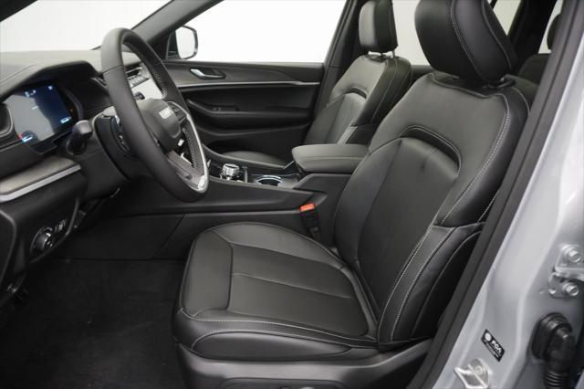 new 2025 Jeep Grand Cherokee car, priced at $42,755