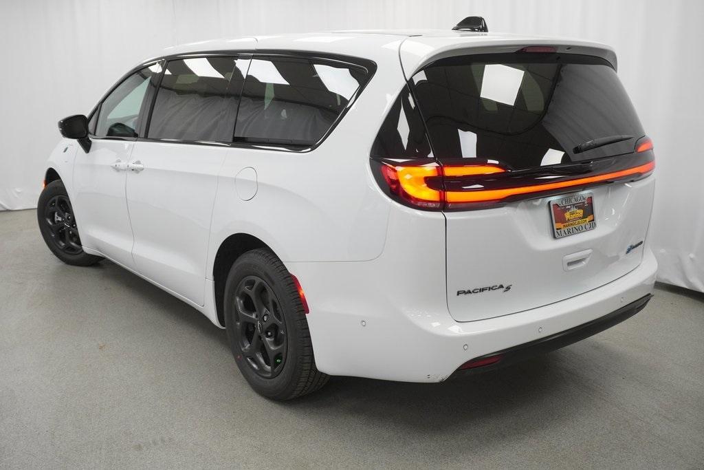 new 2024 Chrysler Pacifica Hybrid car, priced at $53,100