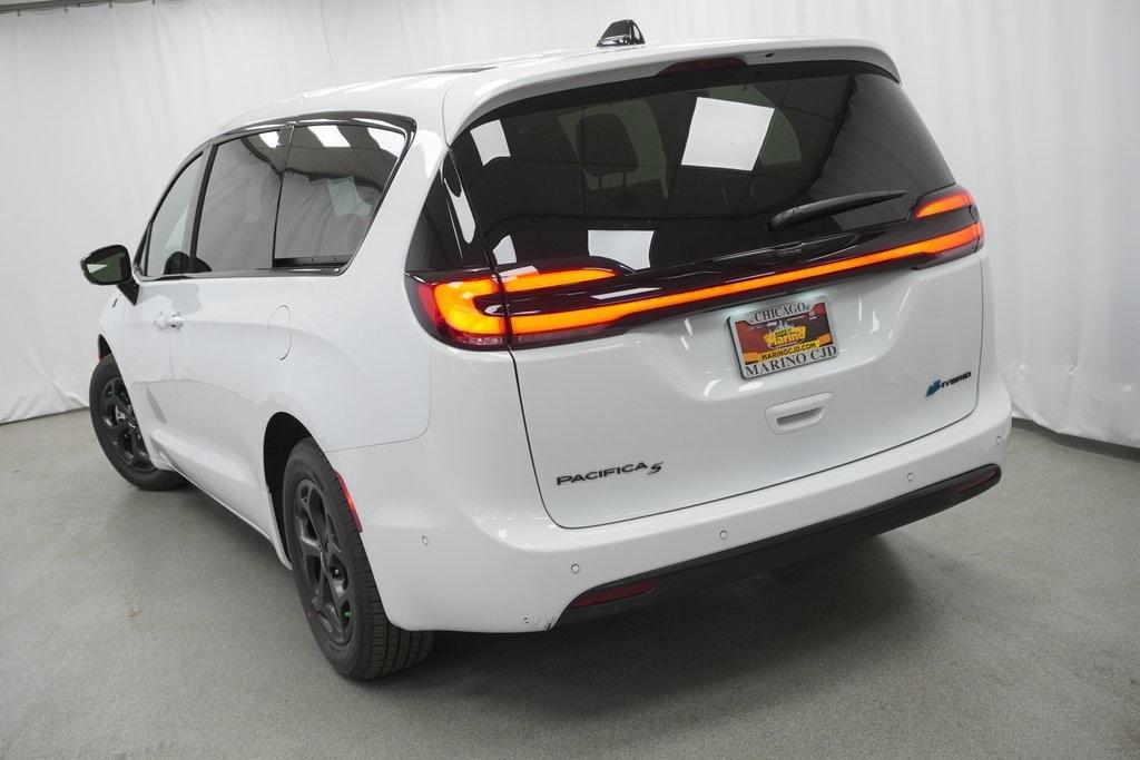 new 2024 Chrysler Pacifica Hybrid car, priced at $50,100