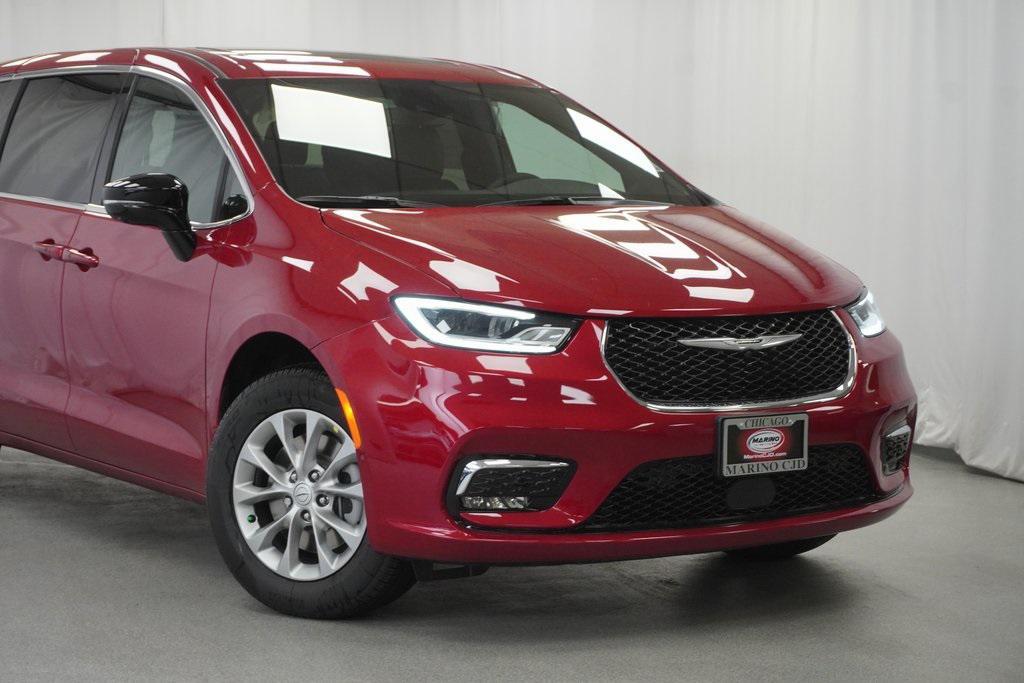 new 2025 Chrysler Pacifica car, priced at $45,860