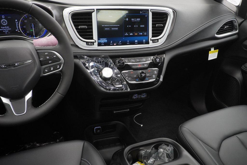 new 2025 Chrysler Pacifica car, priced at $45,860