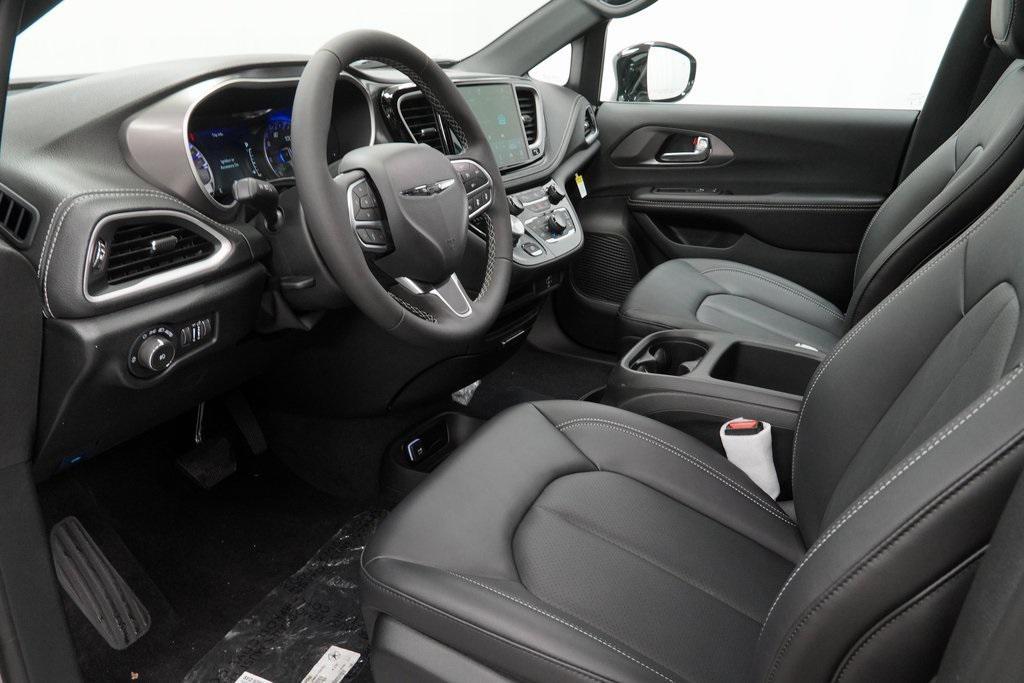 new 2026 Chrysler Pacifica car, priced at $39,915