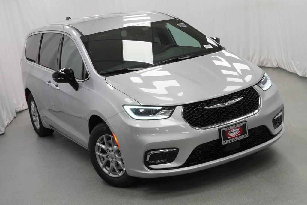 new 2026 Chrysler Pacifica car, priced at $39,915