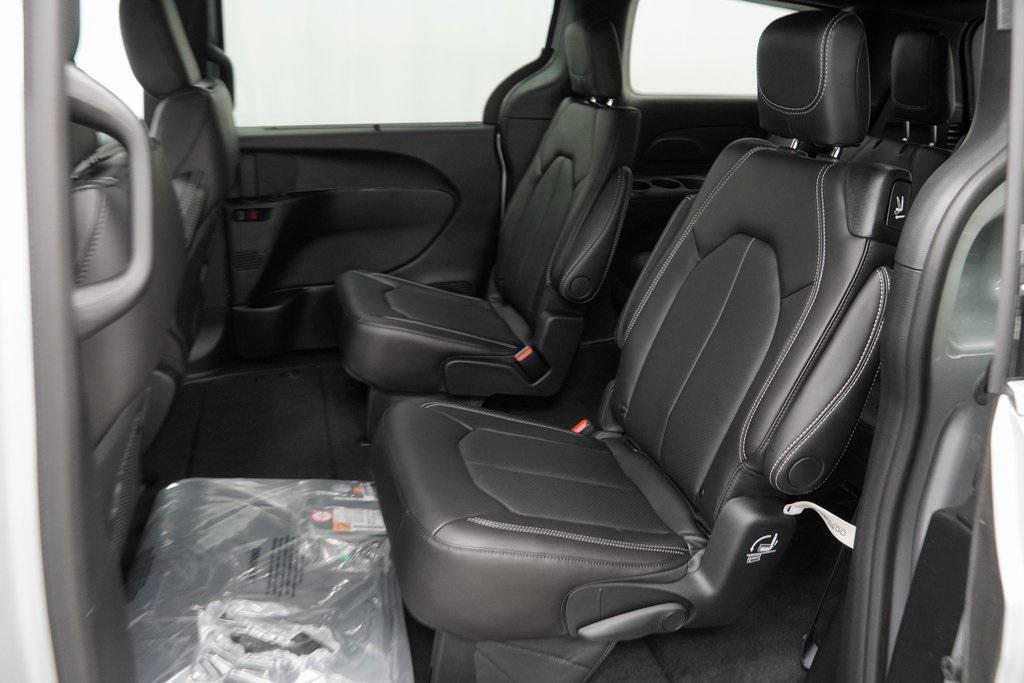 new 2026 Chrysler Pacifica car, priced at $39,915