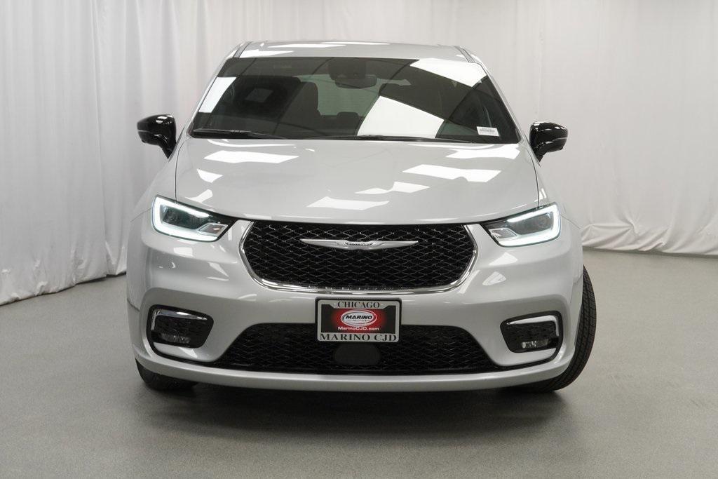 new 2026 Chrysler Pacifica car, priced at $39,915