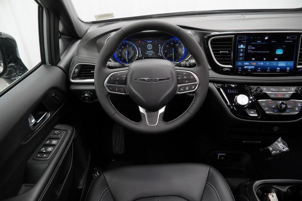 new 2026 Chrysler Pacifica car, priced at $39,915