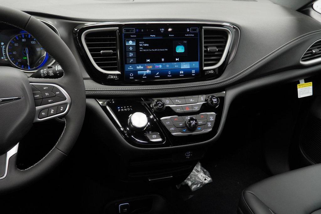 new 2026 Chrysler Pacifica car, priced at $39,915