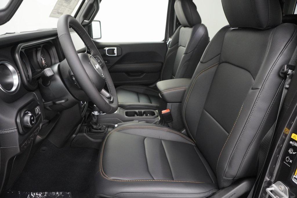 new 2025 Jeep Gladiator car, priced at $46,835