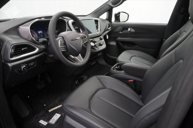 new 2025 Chrysler Pacifica car, priced at $47,615