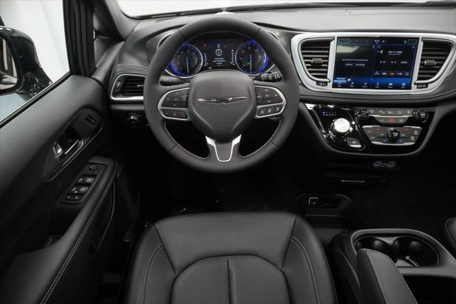 new 2025 Chrysler Pacifica car, priced at $47,615
