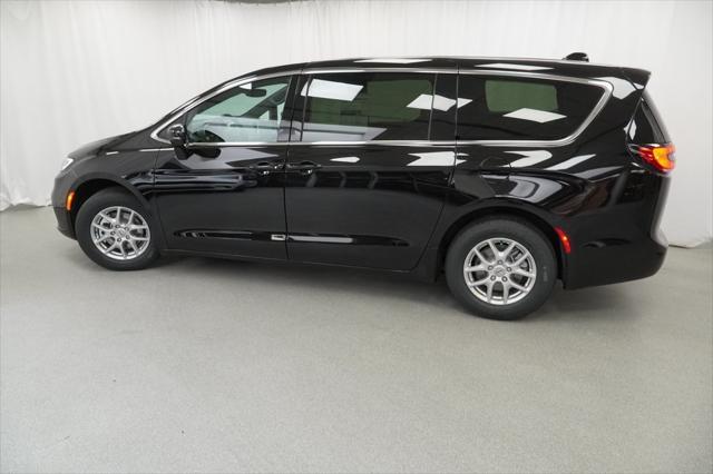 new 2025 Chrysler Pacifica car, priced at $39,645