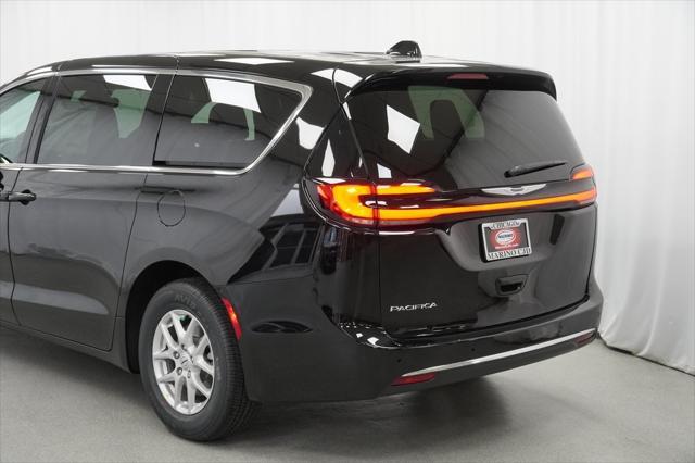 new 2025 Chrysler Pacifica car, priced at $39,645