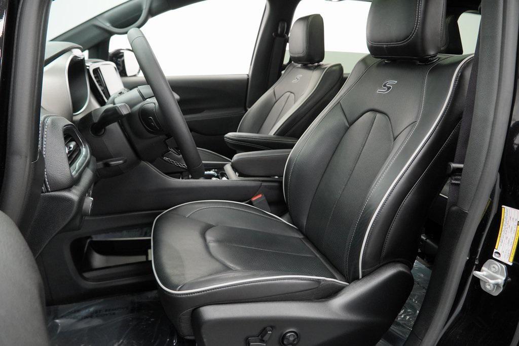 used 2024 Chrysler Pacifica Hybrid car, priced at $43,494
