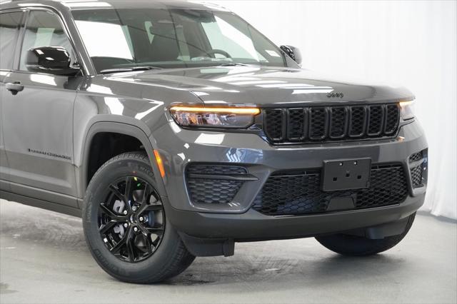 new 2025 Jeep Grand Cherokee car, priced at $40,030