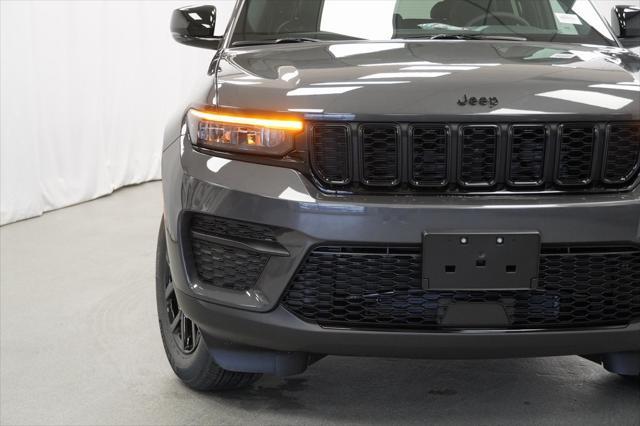 new 2025 Jeep Grand Cherokee car, priced at $40,030