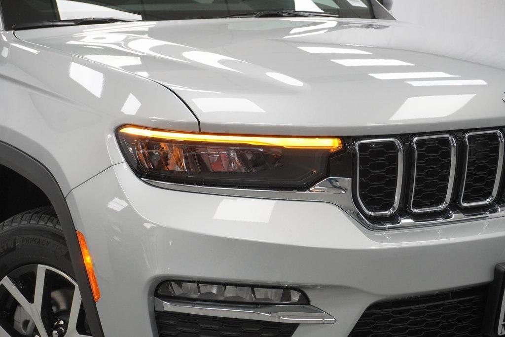 new 2025 Jeep Grand Cherokee car, priced at $41,760