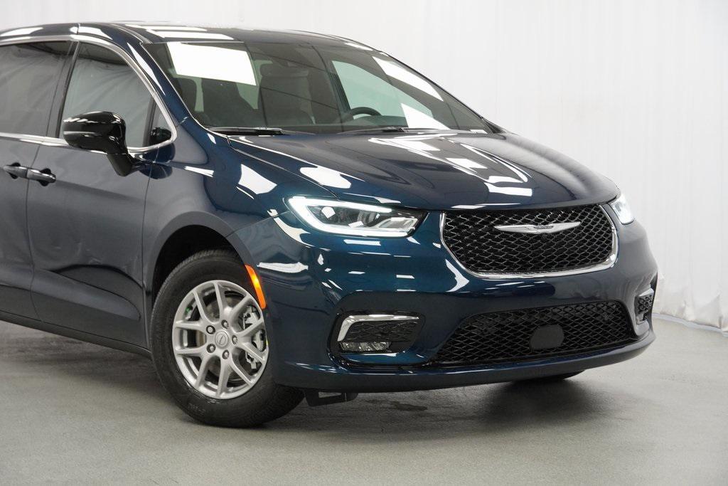 new 2025 Chrysler Pacifica car, priced at $40,970
