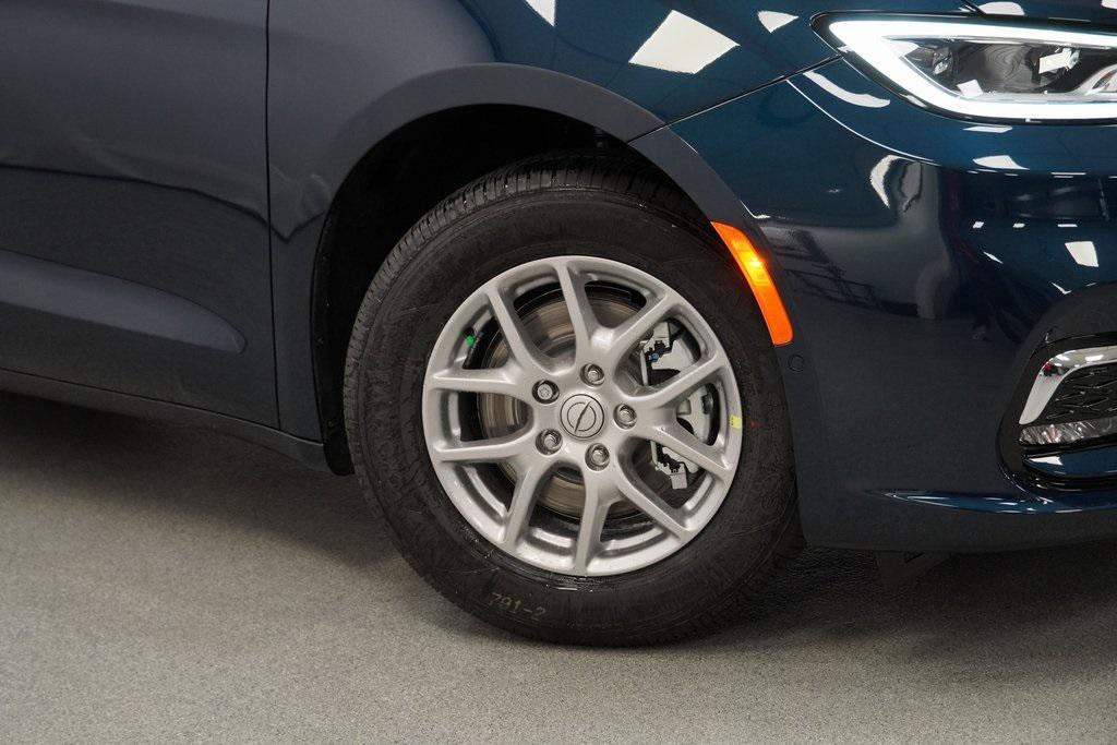 new 2025 Chrysler Pacifica car, priced at $40,970