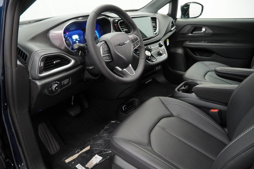 new 2025 Chrysler Pacifica car, priced at $40,970