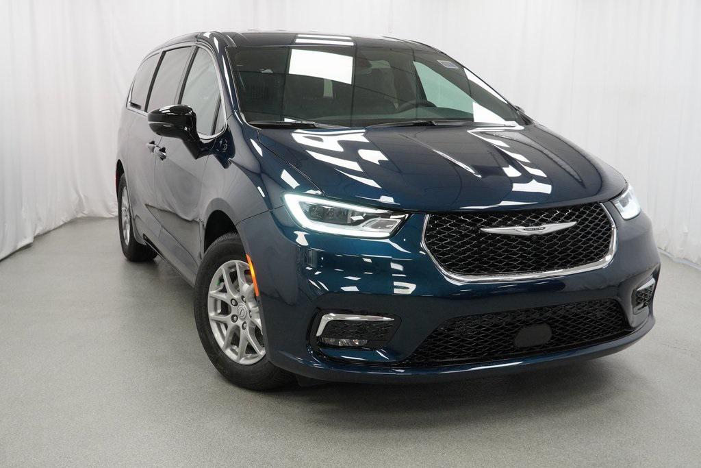 new 2025 Chrysler Pacifica car, priced at $40,970