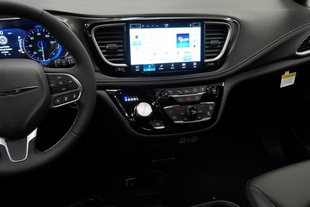 new 2025 Chrysler Pacifica car, priced at $40,970