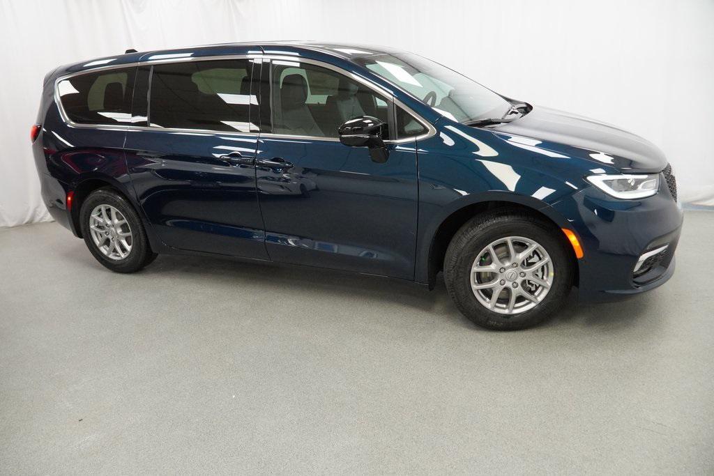new 2025 Chrysler Pacifica car, priced at $40,970