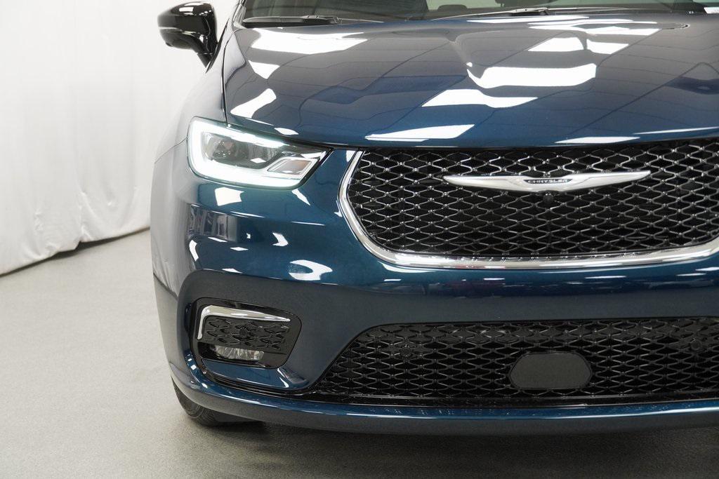 new 2025 Chrysler Pacifica car, priced at $40,970