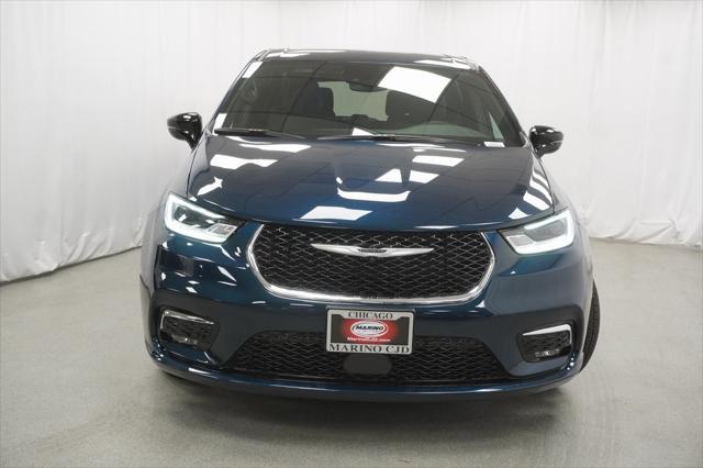 new 2025 Chrysler Pacifica car, priced at $41,940