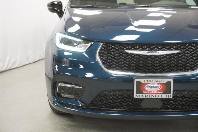 new 2025 Chrysler Pacifica car, priced at $41,940