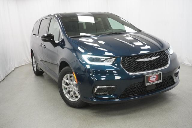 new 2025 Chrysler Pacifica car, priced at $41,940