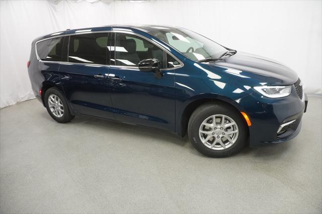 new 2025 Chrysler Pacifica car, priced at $41,940