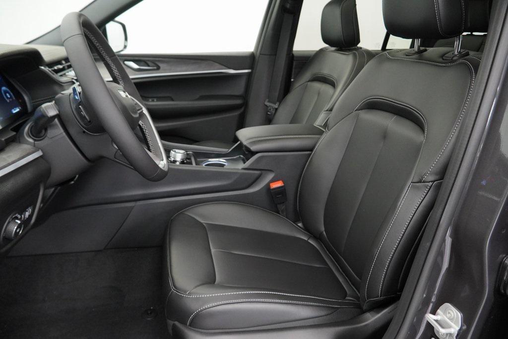 new 2025 Jeep Grand Cherokee car, priced at $45,485