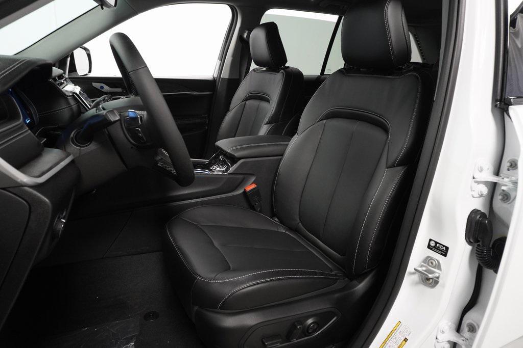 used 2023 Jeep Grand Cherokee car, priced at $32,394