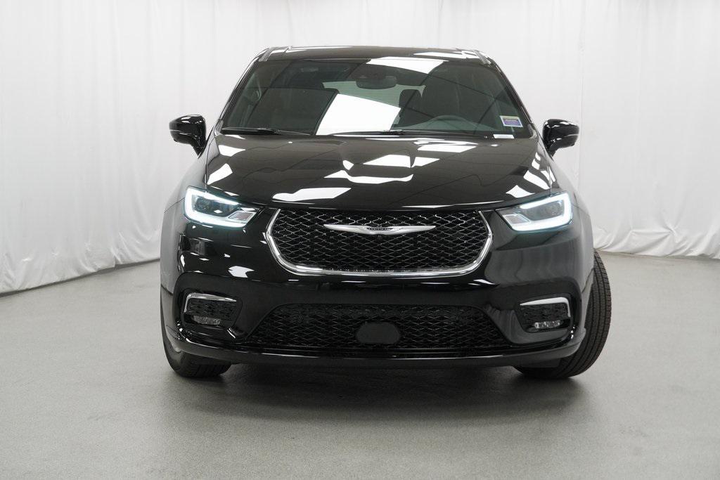 new 2026 Chrysler Pacifica car, priced at $43,165