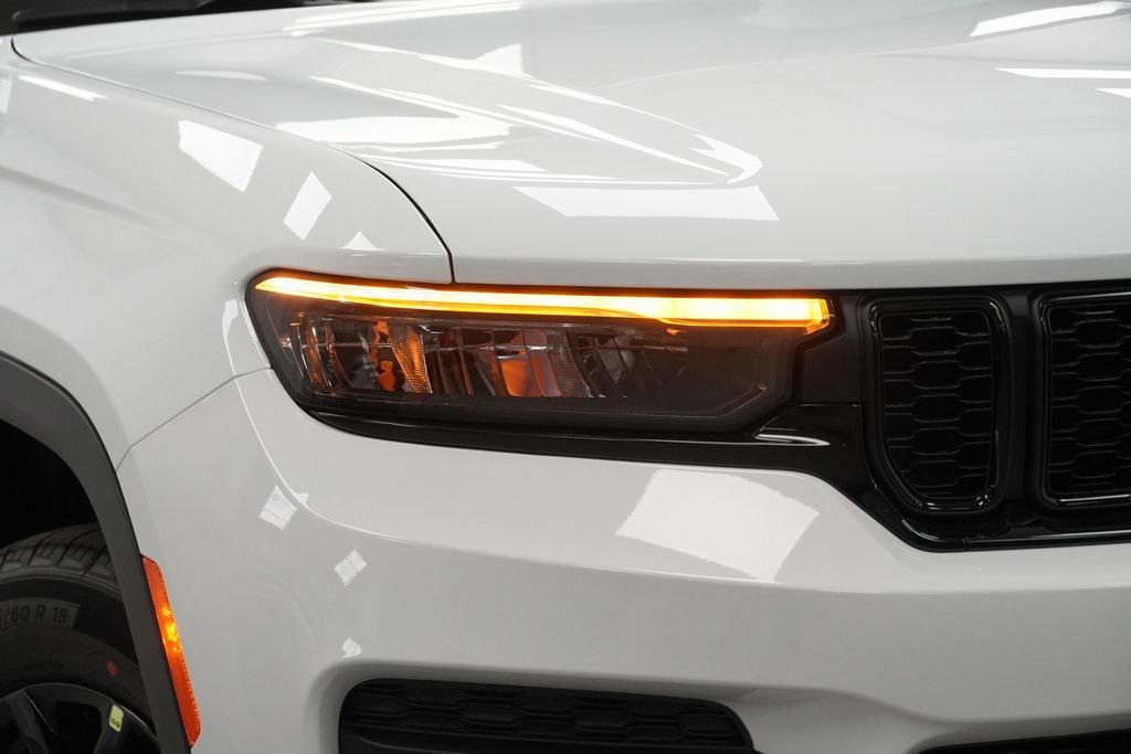new 2025 Jeep Grand Cherokee car, priced at $38,885