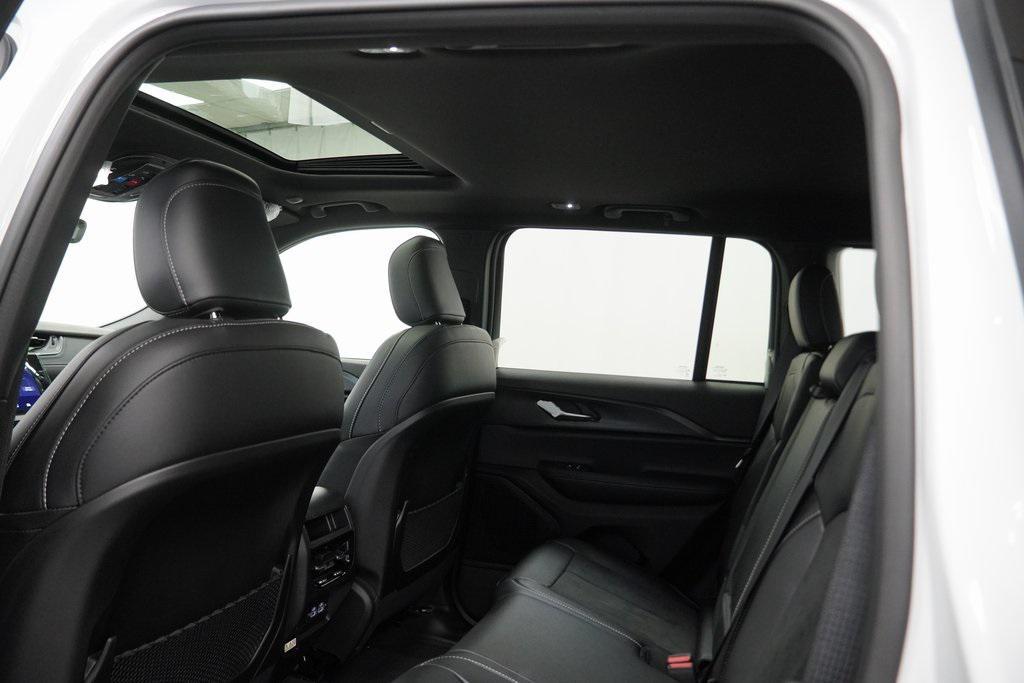 new 2025 Jeep Grand Cherokee car, priced at $38,885