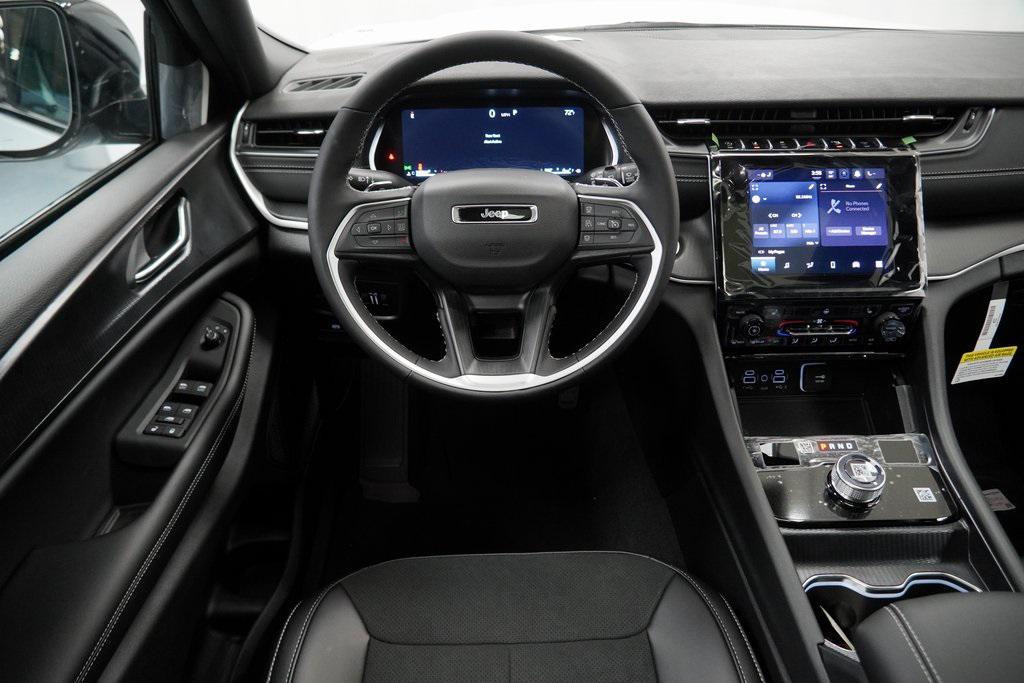 new 2025 Jeep Grand Cherokee car, priced at $38,885