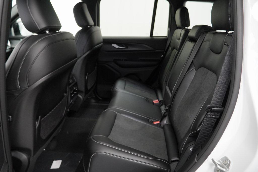 new 2025 Jeep Grand Cherokee car, priced at $38,885