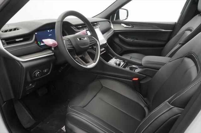 new 2025 Jeep Grand Cherokee car, priced at $42,160