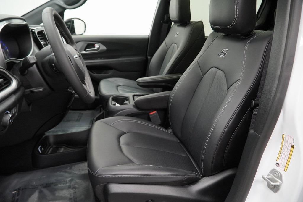 used 2024 Chrysler Pacifica car, priced at $36,994