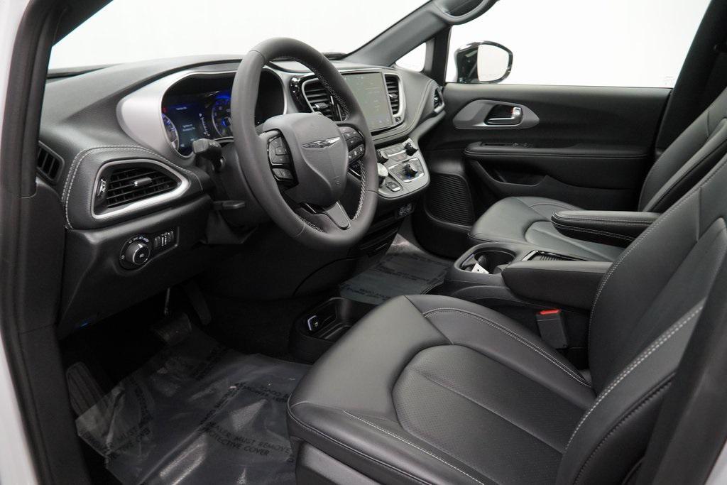 used 2024 Chrysler Pacifica car, priced at $36,994