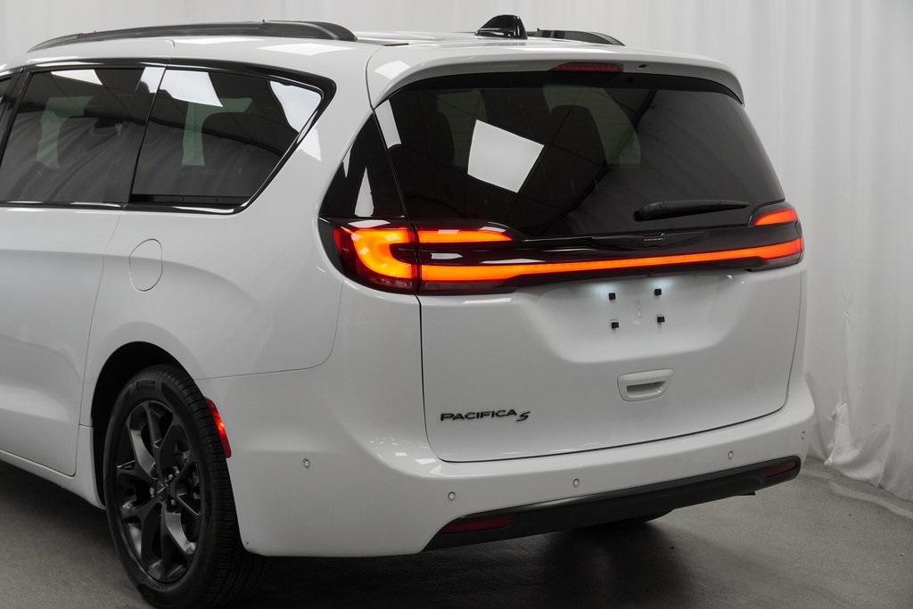 used 2024 Chrysler Pacifica car, priced at $36,994