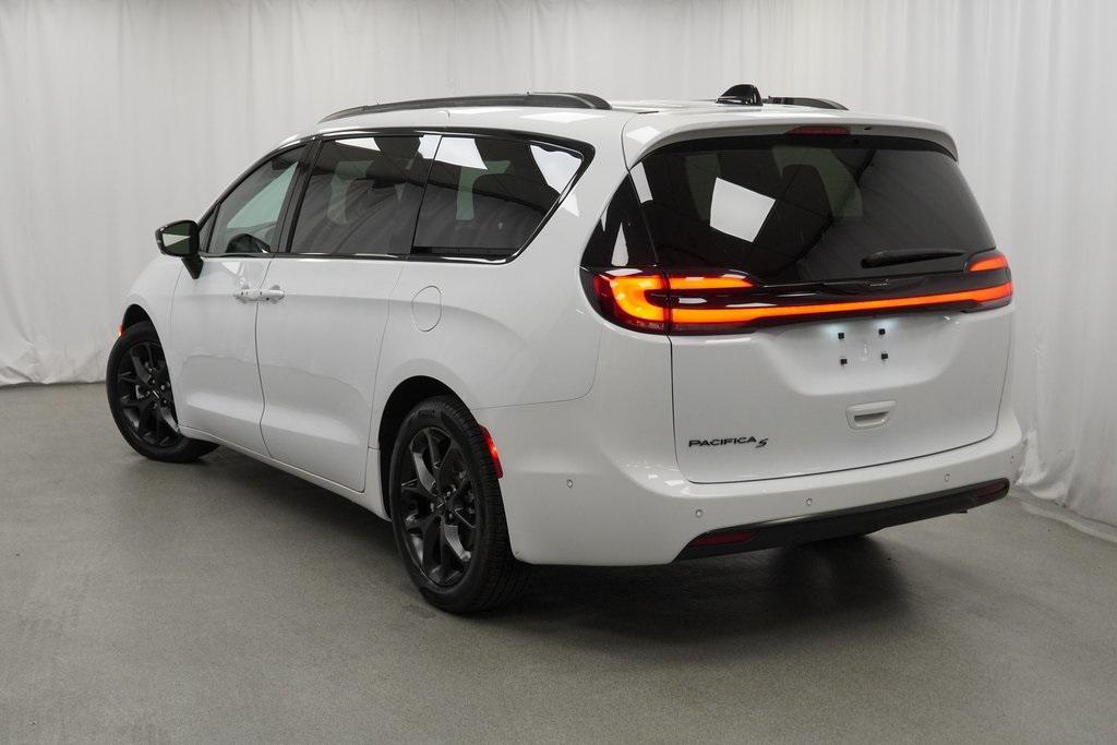 used 2024 Chrysler Pacifica car, priced at $36,994