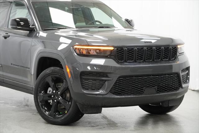 new 2025 Jeep Grand Cherokee car, priced at $40,675